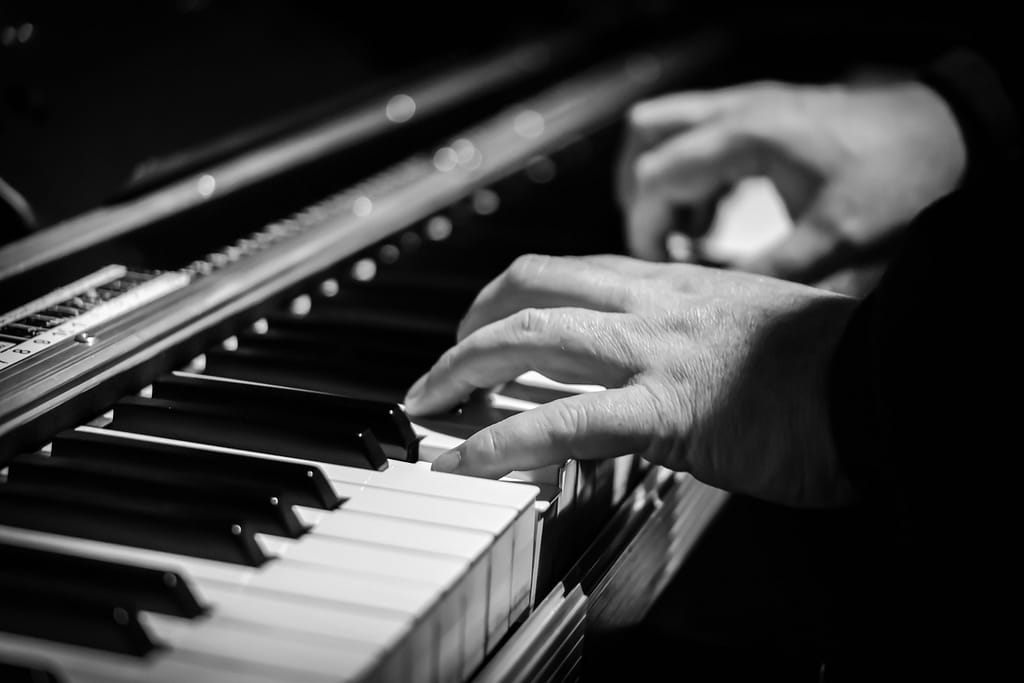 music-black-and-white-keyboard-technology-white-instrument-843135-pxhere.com_-1 - Carpal Tunnel Specialist